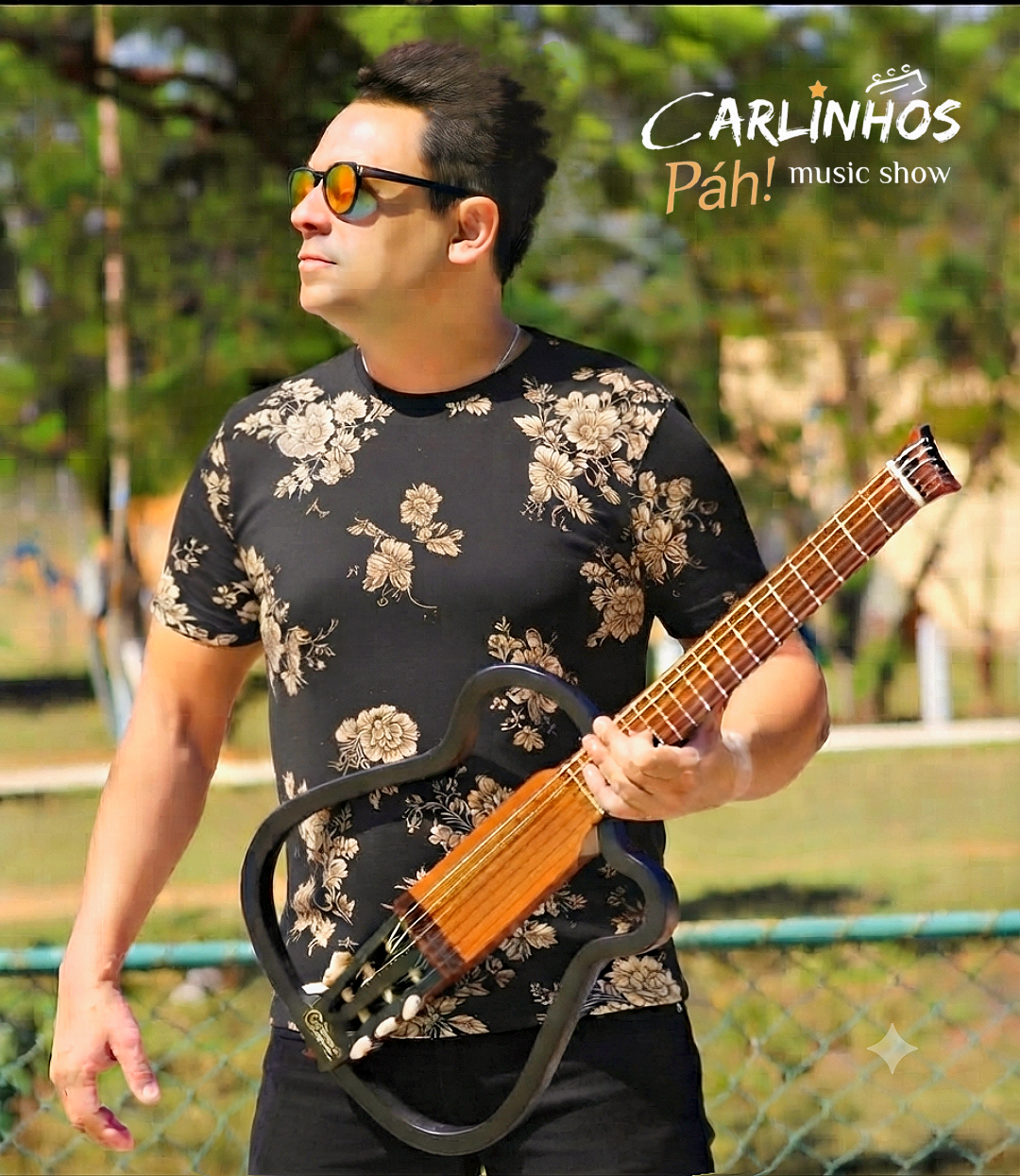 Carlinhos com o violão vazado