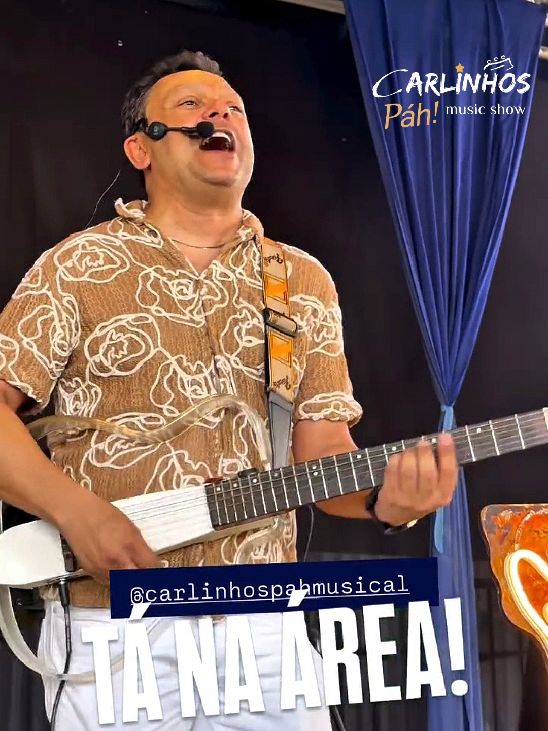 Carlinhos ao vivo com headset